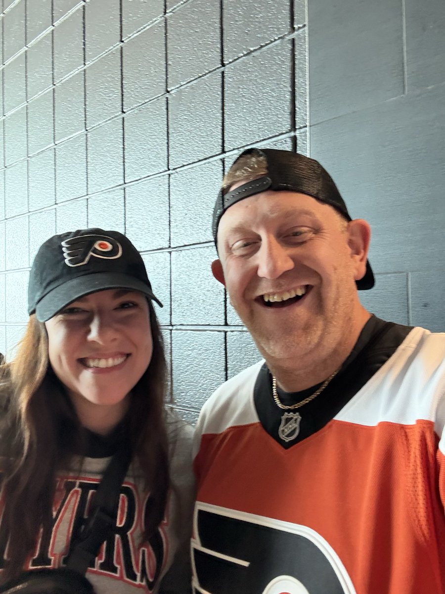 Came all the way to Philly from Central Alberta to watch my Flyers, and as a added bonus saw Zegras’s first as a Flyer and met local Legendary Flyers fan <a href="/jorilextera/">lex</a> Thanks for the pic and the chat!!  #Flyers #GoFlyers