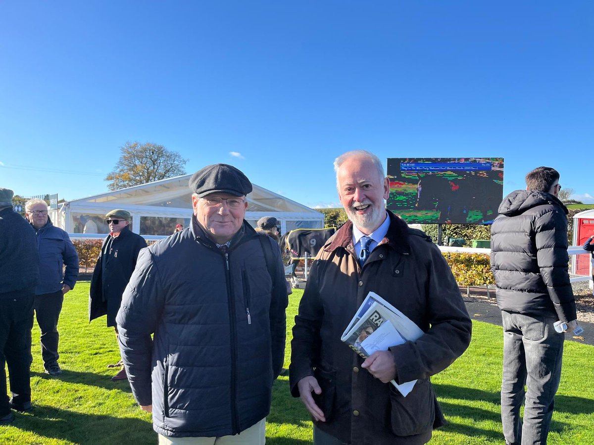 Trainers and Owners get together at Kelso. Not often the Chair of the Racehorse Owners Association ⁦<a href="/RacehorseOwners/">Racehorse Owners Association</a>⁩ and President of  the National Trainers Federation ⁦<a href="/kinneston/">Nick Alexander</a>⁩ are seen speaking in public!