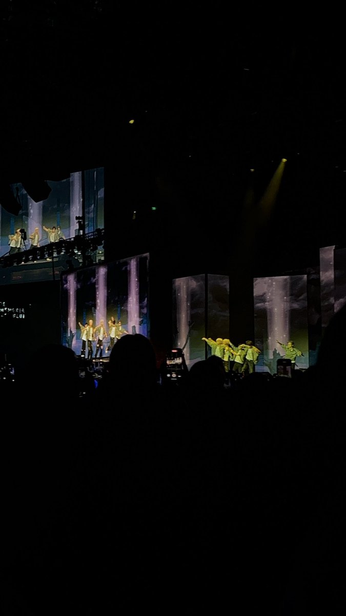 hrtbamkai's tweet photo. you saw txt 😭😭😭😭😭 https://t.co/MXTX2ckLgp