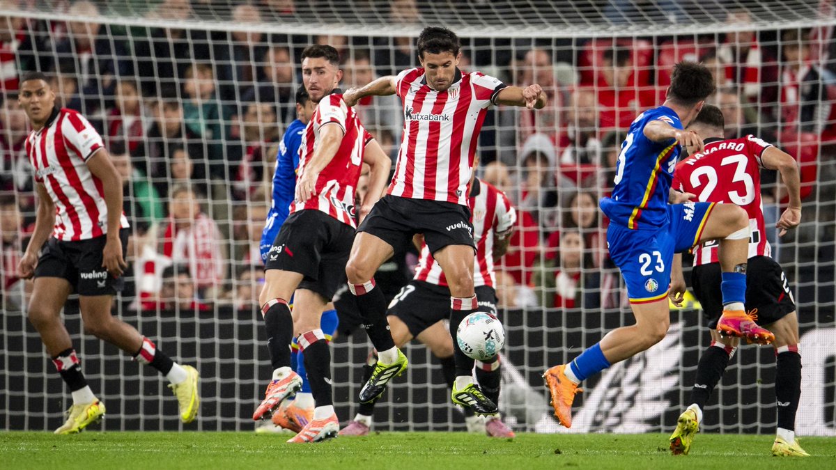 Que el partido del Athletic ha sido nefasto es una evidencia.

Ahora bien, jugar 3 partidos en 6 días influye, y mucho.

Con una semana limpia por delante y habiendo jugado el miércoles, el Athletic ha tenido que jugar un sábado.

Los horarios de LaLiga adulteran la competición.