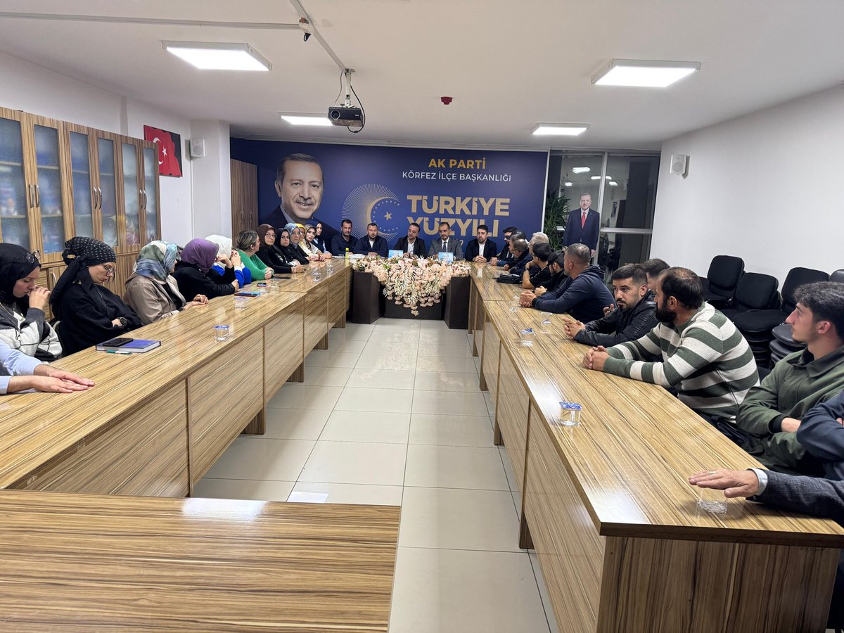 AK Parti Kocaeli İl Başkanlığımızca 12 İlçemizde eş zamanlı düzenlenen mahalle toplantılarından 
Körfez ilçemizde Esentepe, Güney, Kuzey, Yeniyalı, ve Köy Mahalle toplantılarımıza katılarak teşkilat çalışmalarımızı değerlendirdik.