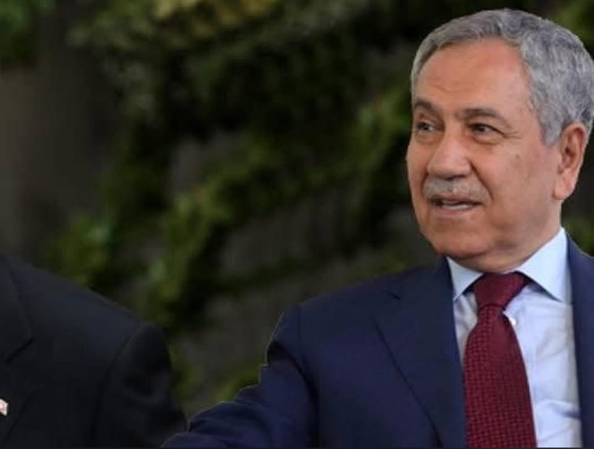 Eğer birileri casuslukla suçlanacaksa önce “bana suikast yapılacak”tatavasıyla kozmik odaya girilip devlet sırrı belgeleri alarak yaşadışı örgütlere sızan 867 vatan evladının katledilmesinin önünü açan Bülent Arınç suçlanıp yargılansın.
