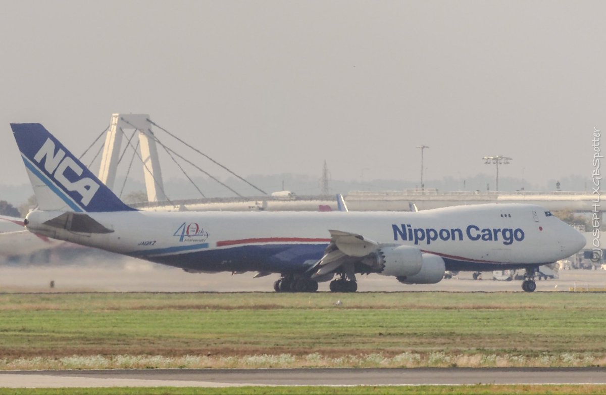 JosephLXGBSpot's tweet photo. Nippon Cargo Airlines Boeing 747-8KZF (JA13KZ) powering down the runway at Milan Malpensa (MXP), bound for Tokyo Narita (NRT) 🇮🇹✈️🇯🇵

The Queen of the Skies still rules the cargo world 👑💨

#NipponCargoAirlines #B7478F #CargoAviation #AvGeek #PlaneSpotting #MXP https://t.co/yy9fhyDApM