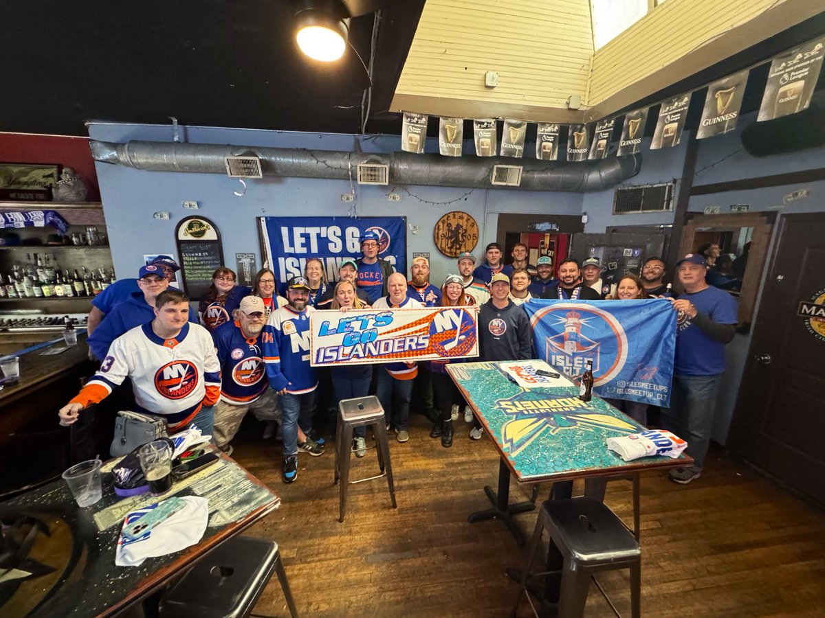 Beautiful group to kickoff season 10 of #islesmeetups! 

📍 Charlotte, NC 

Let’s Go <a href="/NYIslanders/">New York Islanders</a> #isles