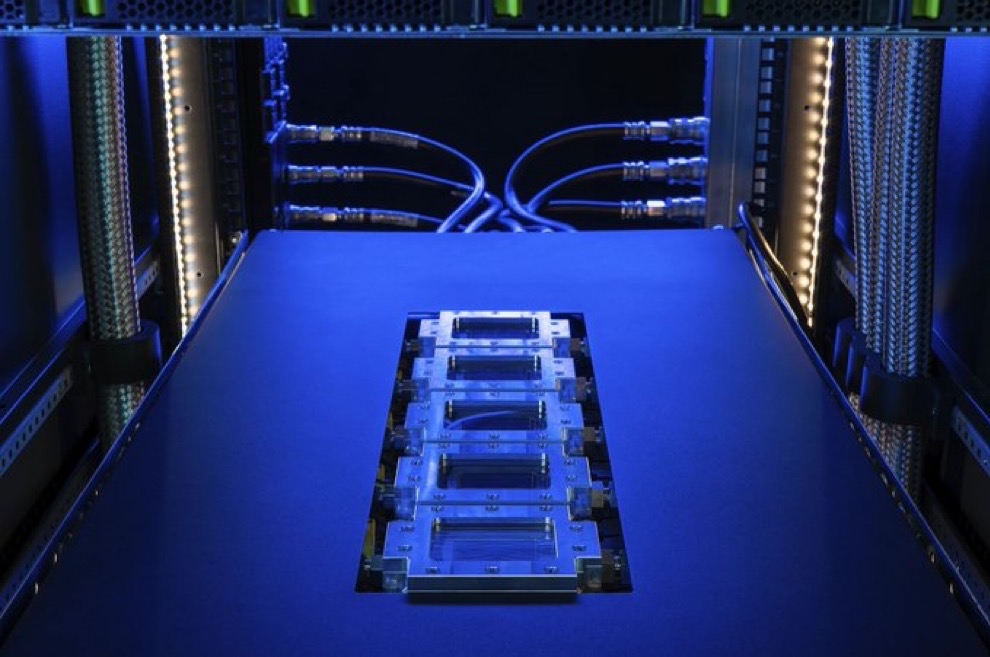 russellmanthy's tweet image. Some new ways that liquid cooling is being used in data centers ow.ly/59Yb50XhUlV @IEEESpectrum #computing #engineering