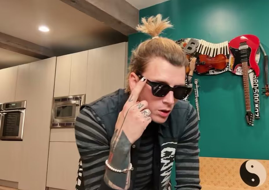 jakesversemedia's tweet photo. mgk’s music video to his song me or you is OUT NOW! 🔥
https://t.co/hLoefP0zXe
#ticketstomydownfall https://t.co/YXj5P189Tu