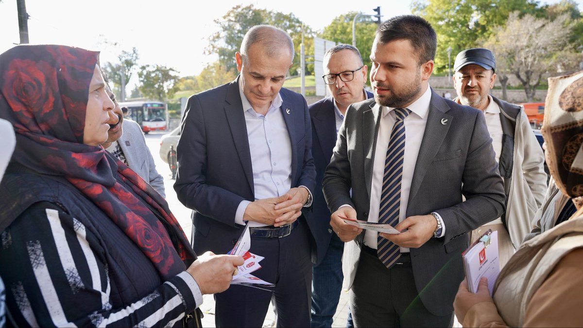 Konya İl Başkanımız Av. Hasan Yel ile birlikte Kadın Kollarımızın Selçuklu’da açtığı standı ziyaret ettik. Gayretli çalışmalarından dolayı tüm kardeşlerimize teşekkür ediyor, başarılar diliyoruz.