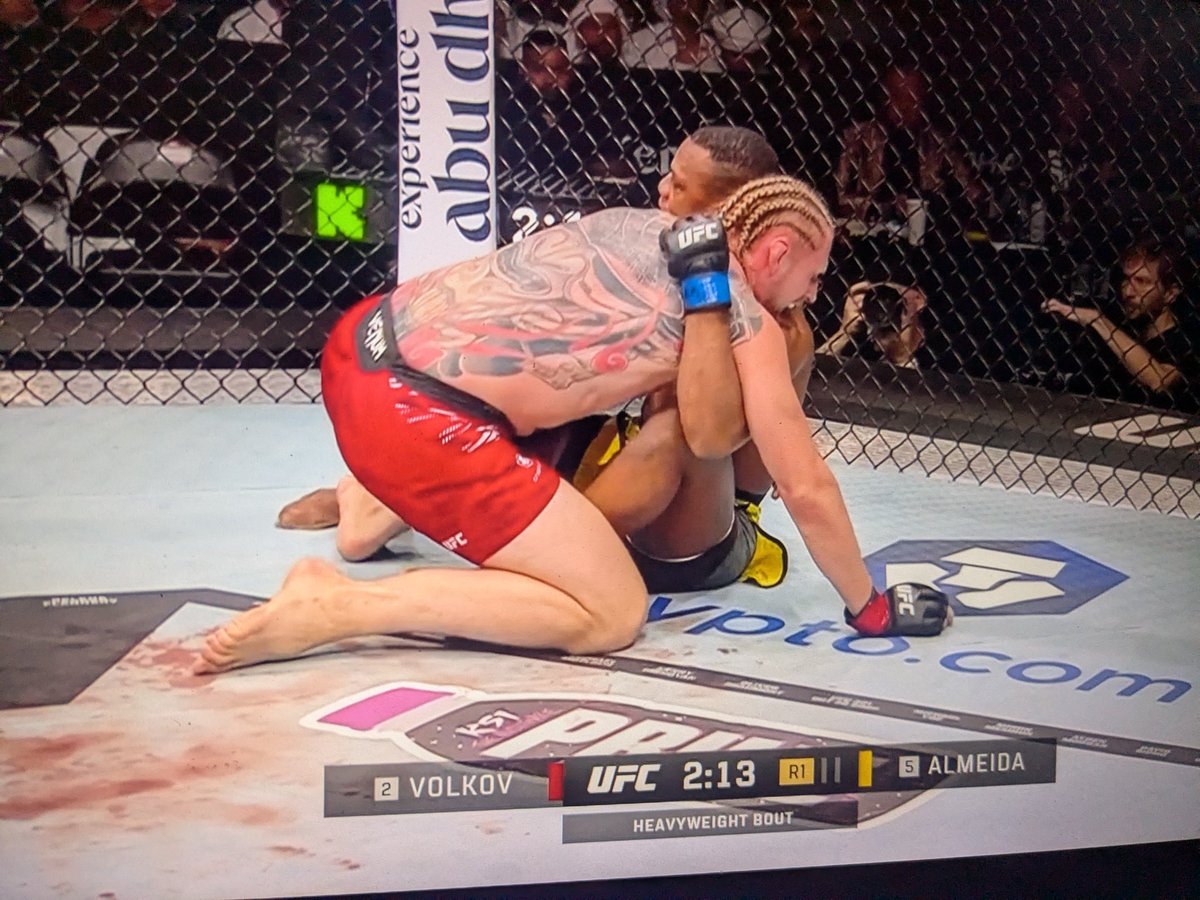 I don't claim to know Dana, but to see HWs hugging must be doing wonders for his BP. 
#UFC321