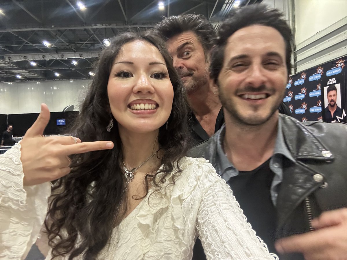 erisudraws's tweet image. несколько лет назад смотрела пацанов дома в Якутске, а сегодня я встретила их 😭🩵
#theboys #ComicCon