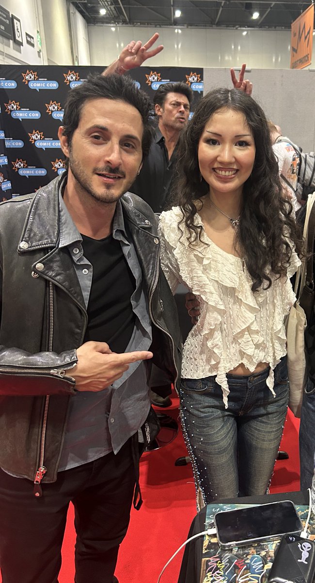 erisudraws's tweet image. несколько лет назад смотрела пацанов дома в Якутске, а сегодня я встретила их 😭🩵
#theboys #ComicCon