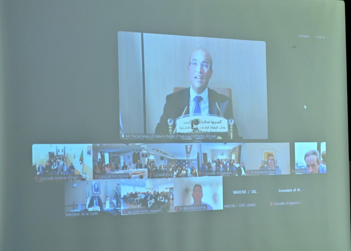 Algeria_MFA's tweet image. أشرف كاتب الدولة، المكلف بالجالية الوطنية بالخارج، السيد @SECCNE_Chaib بمعية زميله في الحكومة وزير الصحة، السيد محمد صديق آيت مسعودان، على اللقاء الافتراضي الذي جمعهما مع نخبة من الأطباء🇩🇿المقيمين بعدة بلدان أوروبية، وهو النشاط الذي تم تنظيمه بالتنسيق مع مراكزنا القنصلية المعنية.
