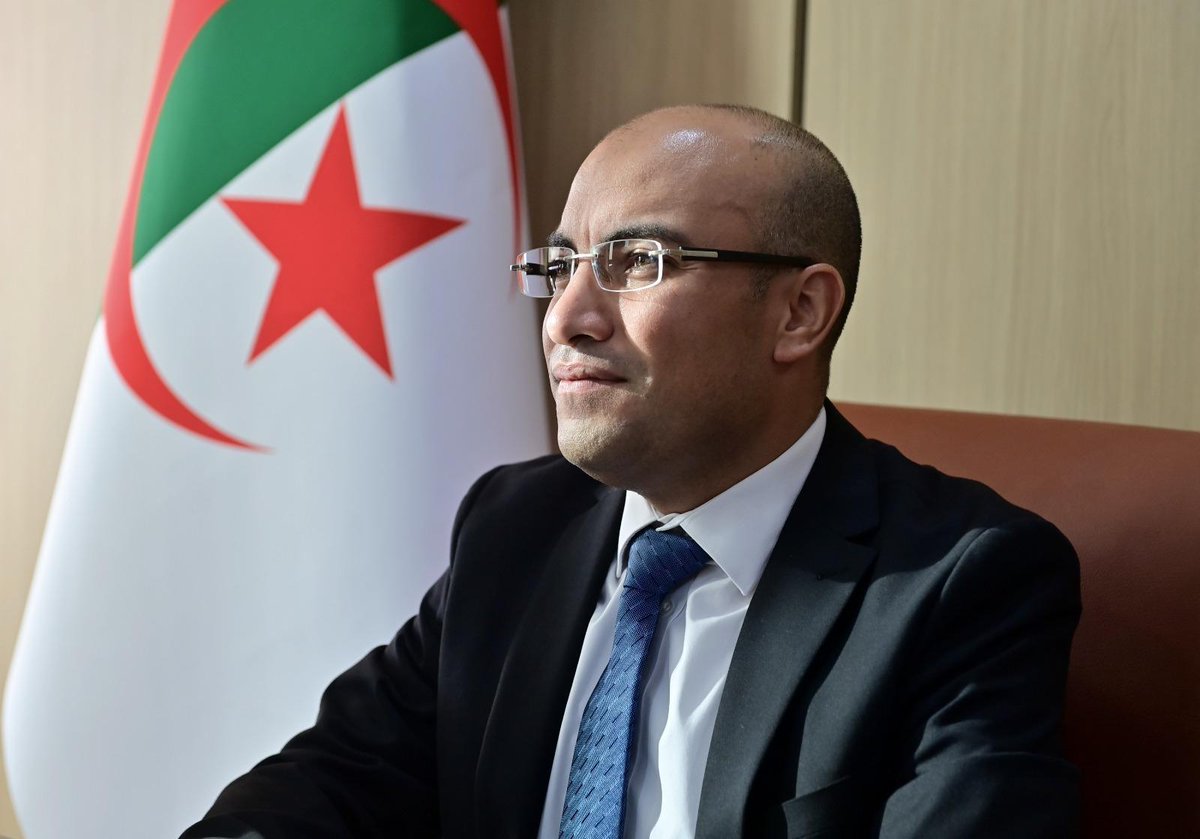 Algeria_MFA's tweet image. أشرف كاتب الدولة، المكلف بالجالية الوطنية بالخارج، السيد @SECCNE_Chaib بمعية زميله في الحكومة وزير الصحة، السيد محمد صديق آيت مسعودان، على اللقاء الافتراضي الذي جمعهما مع نخبة من الأطباء🇩🇿المقيمين بعدة بلدان أوروبية، وهو النشاط الذي تم تنظيمه بالتنسيق مع مراكزنا القنصلية المعنية.