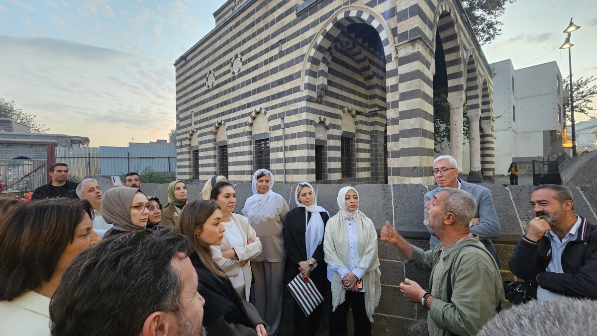 Ruken_Kilerci's tweet photo. Kadim medeniyetlerin beşiği Diyarbakır’da; Sur ilçemizin tarihi, inanç mirası ve kültürel zenginliğini birlikte yaşadık.

📍 İç Kale, Ulu Camii, Dört Ayaklı Minare, Hasan Paşa Hanı ve daha fazlası…

#Diyarbakır #Sur #KEFEK https://t.co/QWYwNp5Ytg