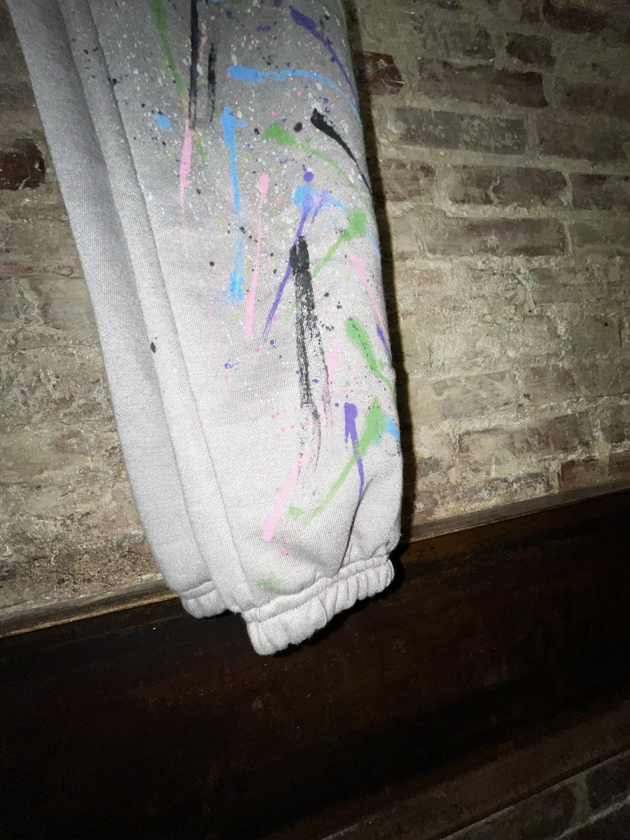 IG:1sisi_luxury
1sisiluxury.com
Grey“Canvas🎨”Sweats
65$ XS-2XL
*relaxed fit,made with french terry cotton*
(Every color on sweats are the same but every paint pattern isn’t EXACTLY the same)
*Hand Made*
Available online or Dm to purchase for pickup/drop off