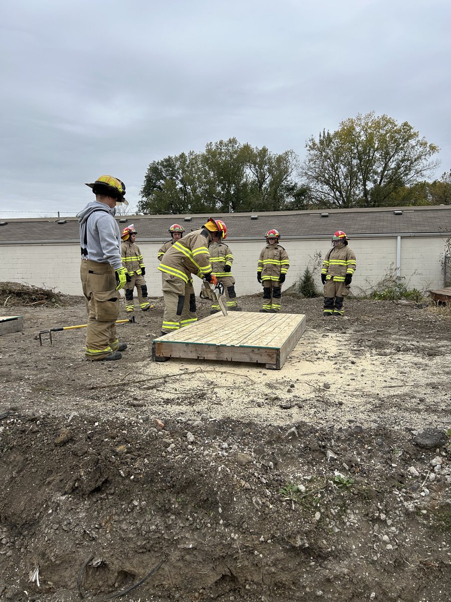 mccfire1's tweet photo. Great day for our #Explorers thanks to Irvington Volunteers for training the next generation! #mccfire #mcc @TriCountyFireNE great day was had by all! https://t.co/blanyg1XAi