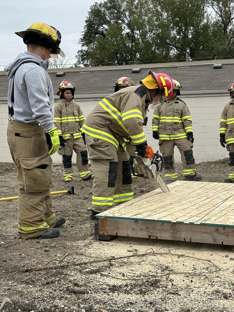 mccfire1's tweet photo. Great day for our #Explorers thanks to Irvington Volunteers for training the next generation! #mccfire #mcc @TriCountyFireNE great day was had by all! https://t.co/blanyg1XAi