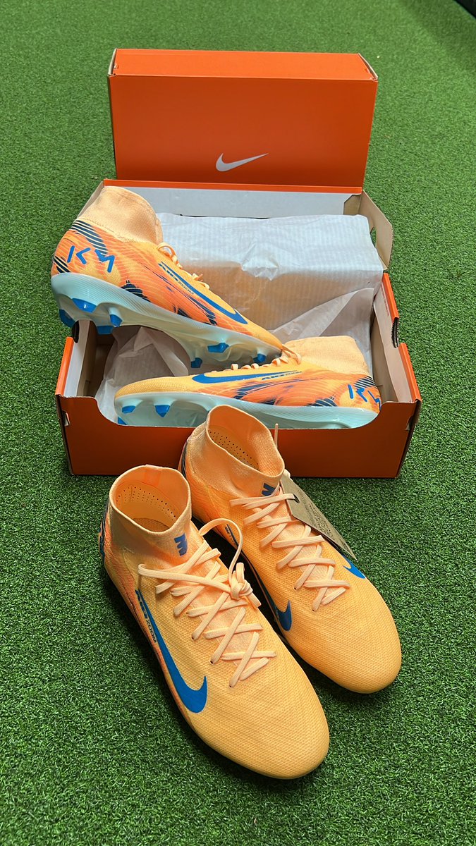 New Nike ZM Superfly 10 Pro KM FG Mbappe Latest Arrival at Vancouver Soccer Store North America Sports! Select Sizes Available. Visit Us in Store Today! Questions? Call 604-299-1721 #nike #mbappe #football #soccer #vancouver #bc