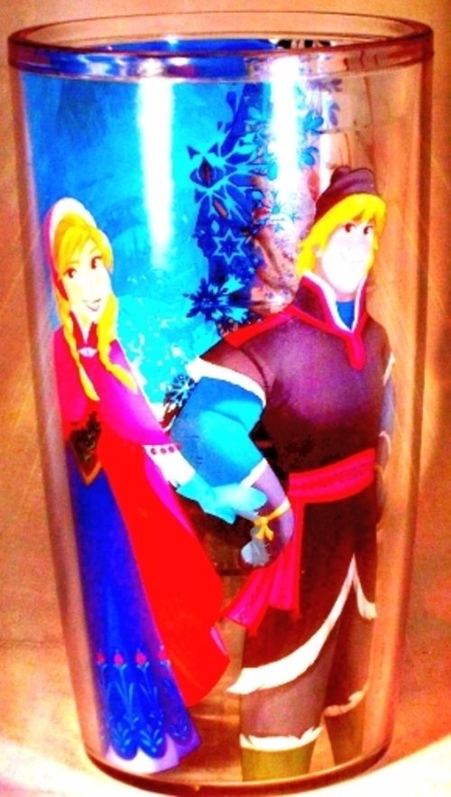 LLMCorp's tweet image. This Frozen 2 cup features Elsa and her friends pictured in her wintery kingdom and will keep your favorite drinks cold. 
#frozen,#Disney #toysgoout
bit.ly/3RTW9p7