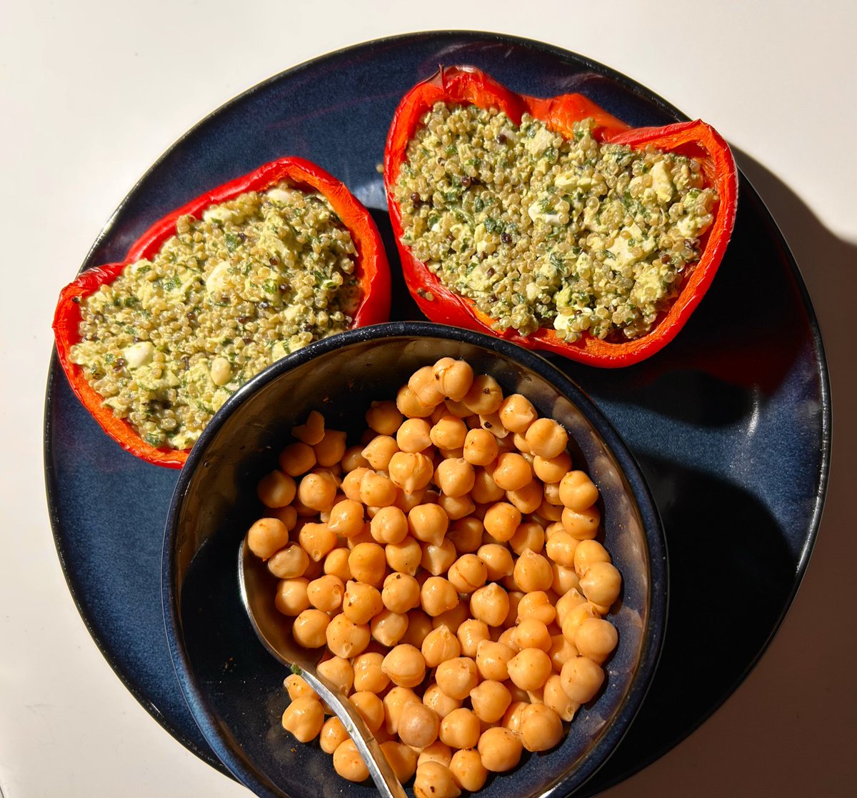 silverredeats's tweet image. Pesto chicken and quinoa stuffed peppers while I try and get through the evening without having a mental crisis lol