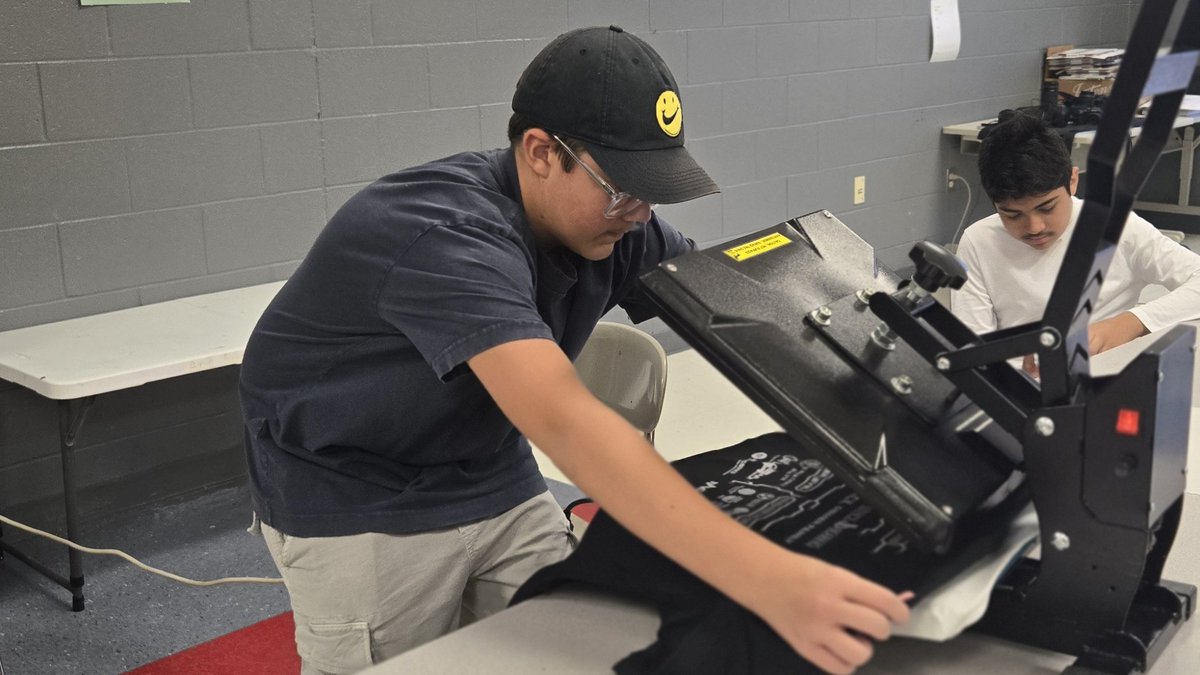 sc_robotics's tweet image. 7 days! 🤖
We're hard at work today! @MCBestRobotics Competition is approaching fast, and we're doing our BEST to prepare. We'll keep you posted on our last week of meetings. Go creek! ❤️🖤 #STEM #bestrobotics #musiccitybest