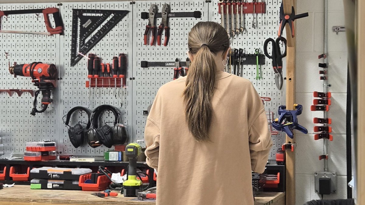 sc_robotics's tweet image. 7 days! 🤖
We're hard at work today! @MCBestRobotics Competition is approaching fast, and we're doing our BEST to prepare. We'll keep you posted on our last week of meetings. Go creek! ❤️🖤 #STEM #bestrobotics #musiccitybest