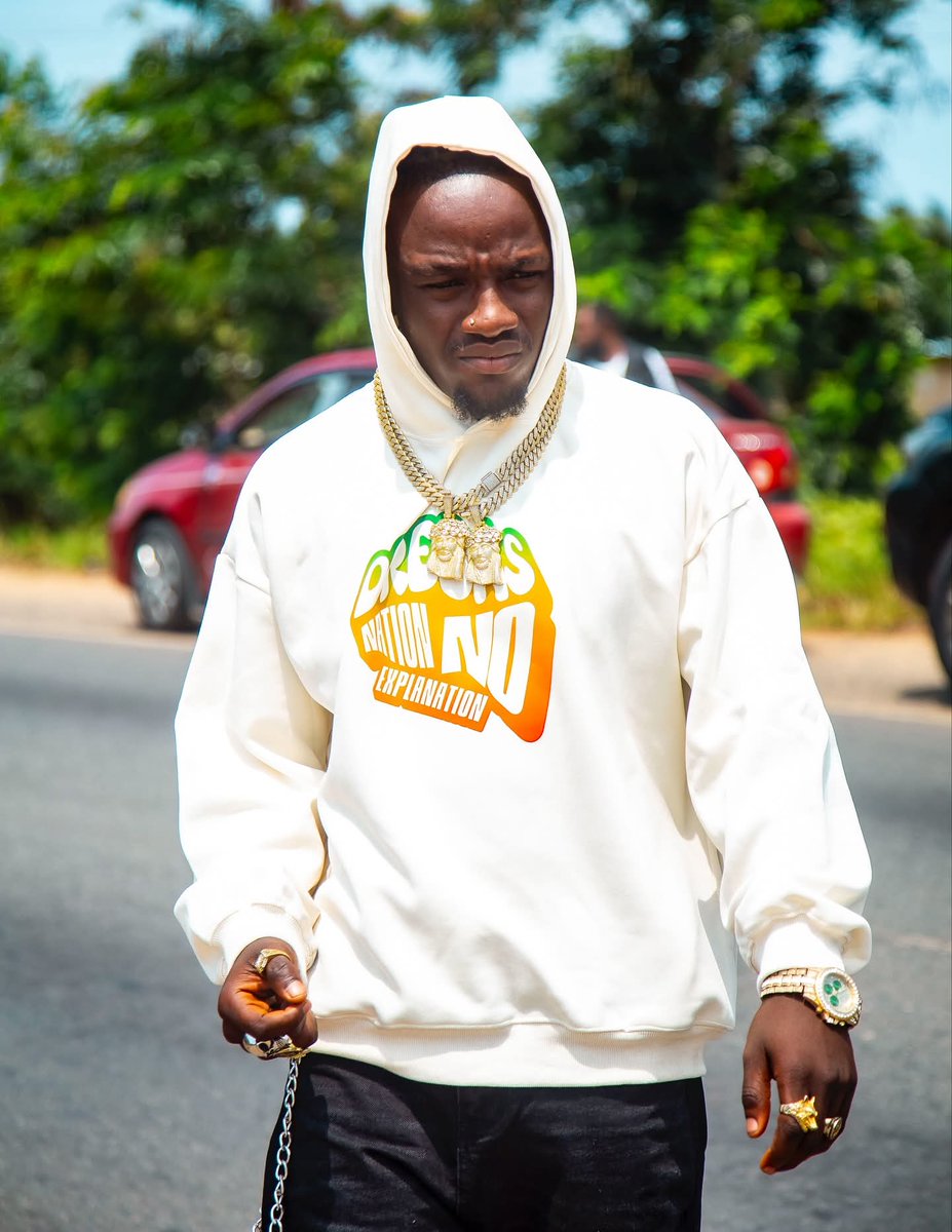 Thepotboys's tweet image. 🇳🇬 |📃: Nigerian singer @officialdrela has touched down in Ghana ahead of #Areacode Concert tonight and #Jekomo promo tour.