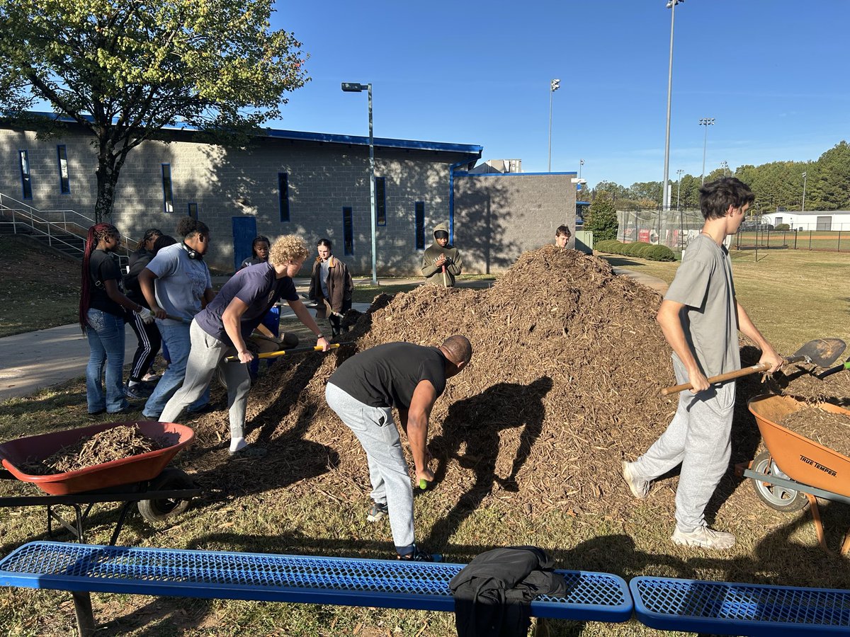 Proud of our #Community today! First service project of the year; mulched our outdoor eating area. 

Huge shoutout to Green Brothers Earth Works for donating a truckload of mulch! 

#uKnighted
#4theC