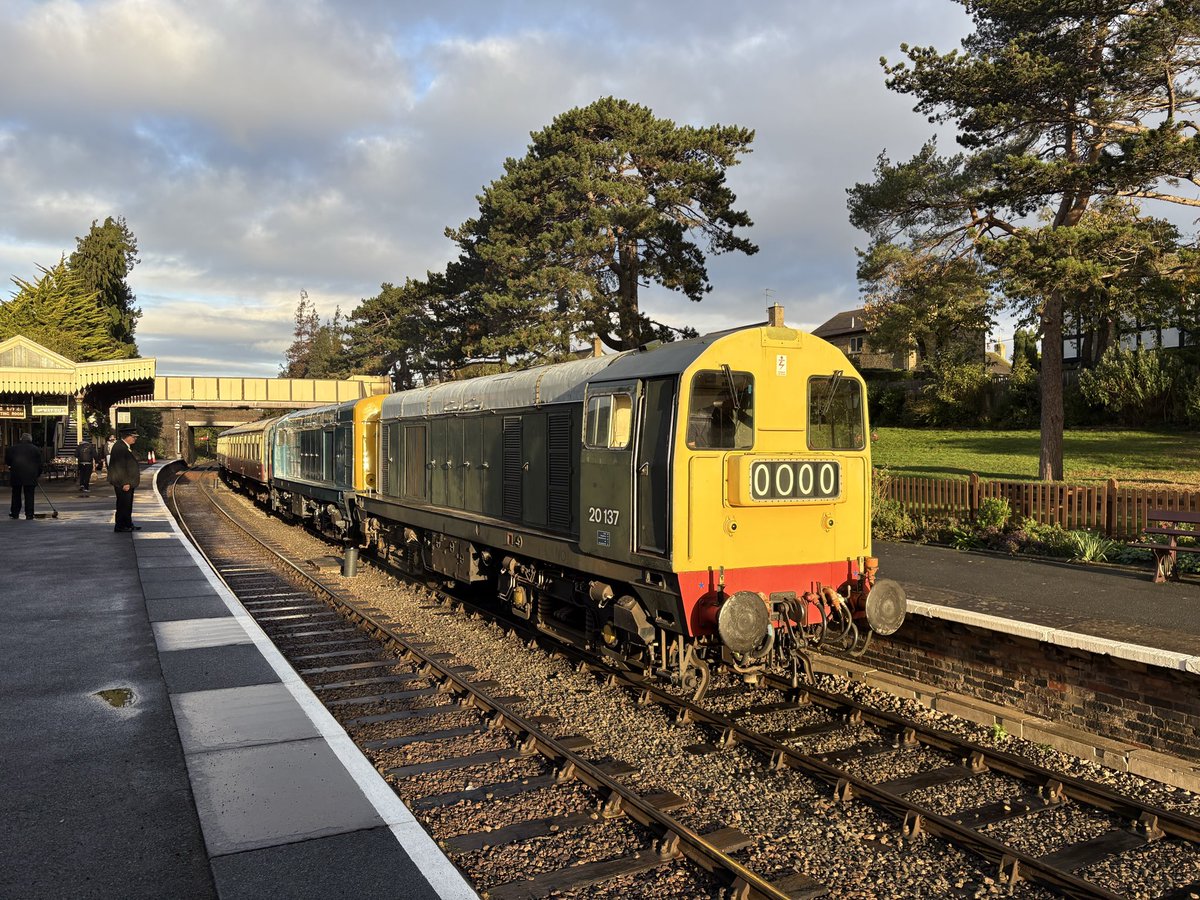 RBX871's tweet photo. A few pics from @GWSR autumn showcase gala today a great day out! https://t.co/ti6QKOacgz