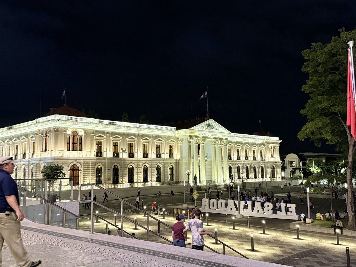 syntaxish's tweet image. El Salvador is a home I almost didn’t  recognize. 
While walking in public areas seems like a simple normal thing to do, that wasn’t our reality growing up.  I walked at night!!!