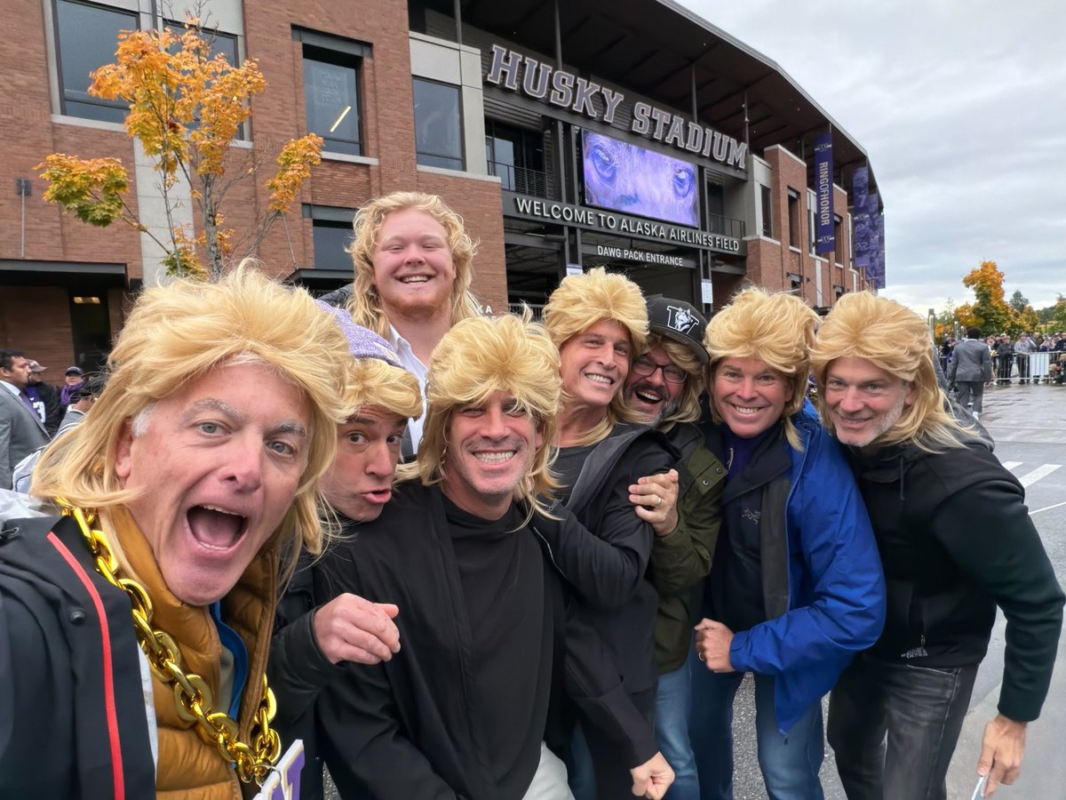 John Mills has his very own fan club in attendance for today’s <a href="/UW_Football/">Washington Football</a> game 🤣🙌