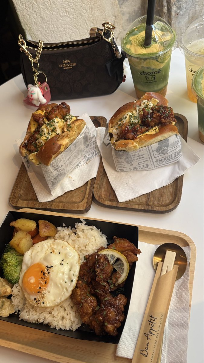 jonfluffies's tweet image. avec mes petites chéries nina et fleur #NoVice