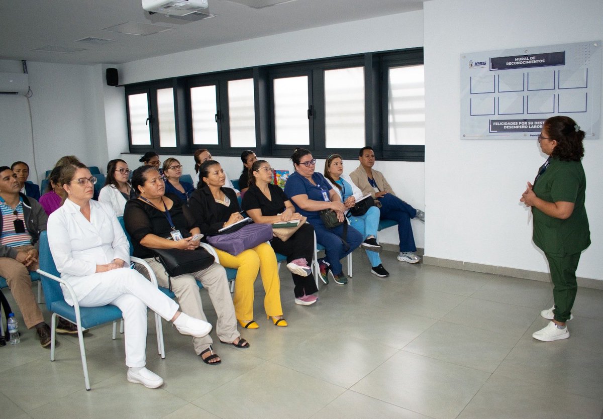 IESS_Manabi's tweet photo. #IESSenAcción | El equipo multidisciplinario de la Unidad de Atención Integral del Hospital General Manta durante una semana compartió conocimiento sobre la Estrategia de Prevención y Control del VIH  con el personal del Centro de Salud Tipo C Bahía de Caráquez. https://t.co/t0tIzSeOWY