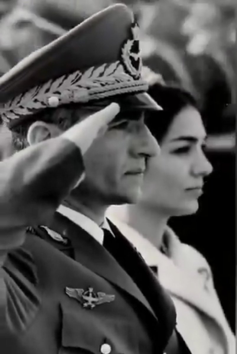 patrick_jane77's tweet image. چهارم آبان،
زادروز فخر عالم امکان، تاج سر ایران، بزرگ ارتشتاران، اعلیحضرت همایون شاهنشاه آریامهر محمدرضاشاه پهلوی خجسته باد.
یاد و نامش تا ابد در این مرز و بوم و دل ایرانیان جاودان است. در دل ما نسلهایی که او را ندیدیم اما عاشقانه دوستش داریم.
روحت شاد شاهنشاه بزرگ ما🫡
#جاویدشاه