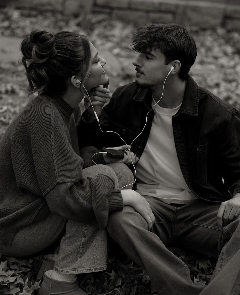 البعد و القرب ليسا
جغرافياً،،بل ترددات الرووح،،
فما يقترب من القلب ،،،
   لا يحتاج طريقاً،،،،♥️⚜️
#احبك_بكل_تفاصيلك 
 #بوح_الخاطر