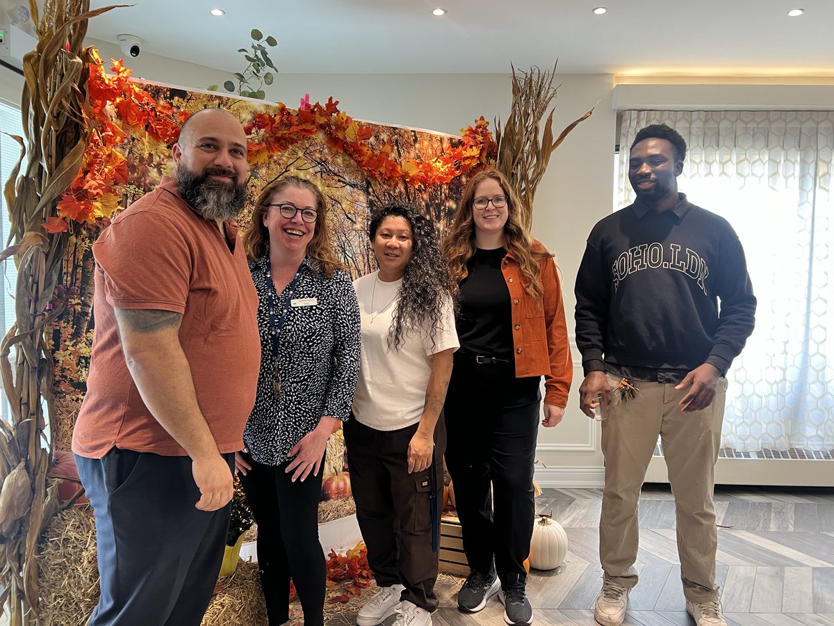 JaneatMosaic's tweet image. @Mosaichomecare is busy this month in the community.  Today we had the pleasure of attending Greenview Seniors Residence today.  A lovely day was planned for the community and residents.  #interactivefun #music #falltreats.