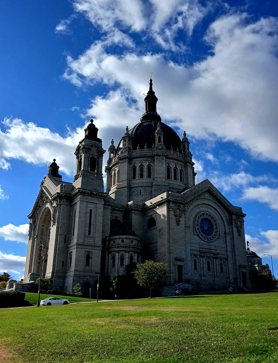 Onedove_LV's tweet image. The other day I visit St Paul Cathedral. It&apos;s one of the grandest buildings here in the twin cities. #Minnesota #architecturelovers