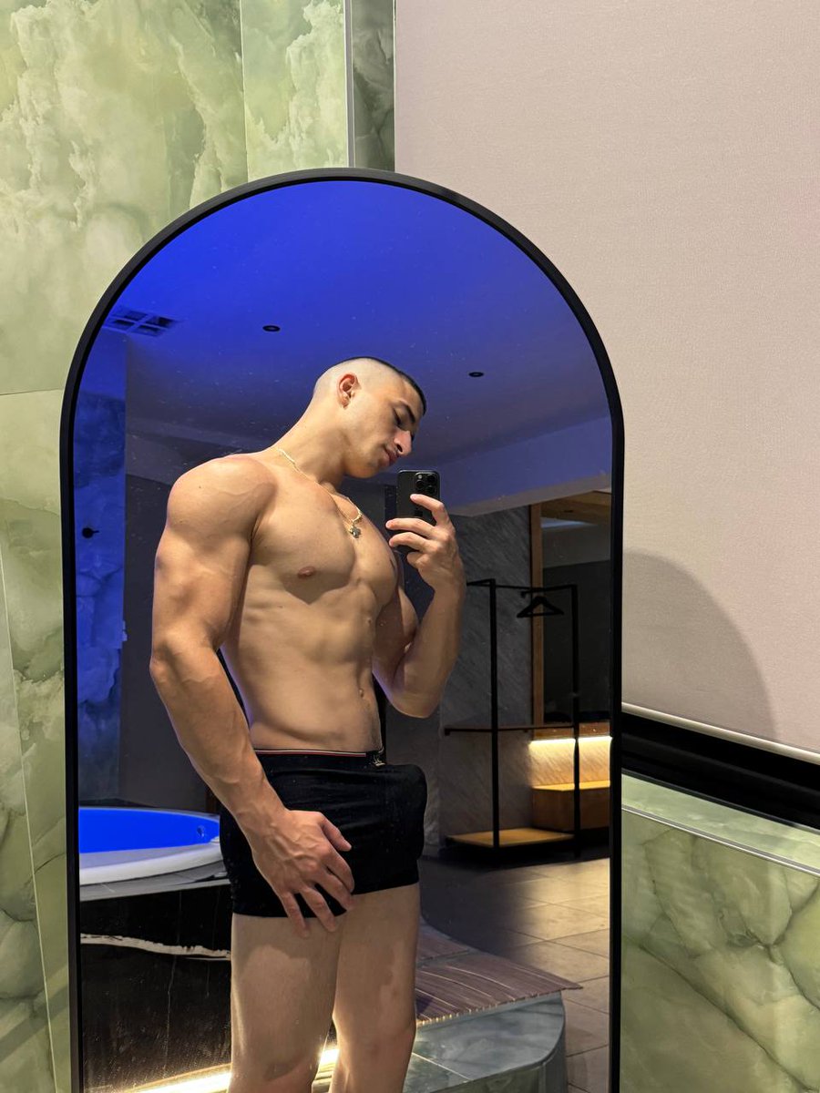 Built like your boyfriend, but not yet your boyfriend 😉🏳️‍🌈