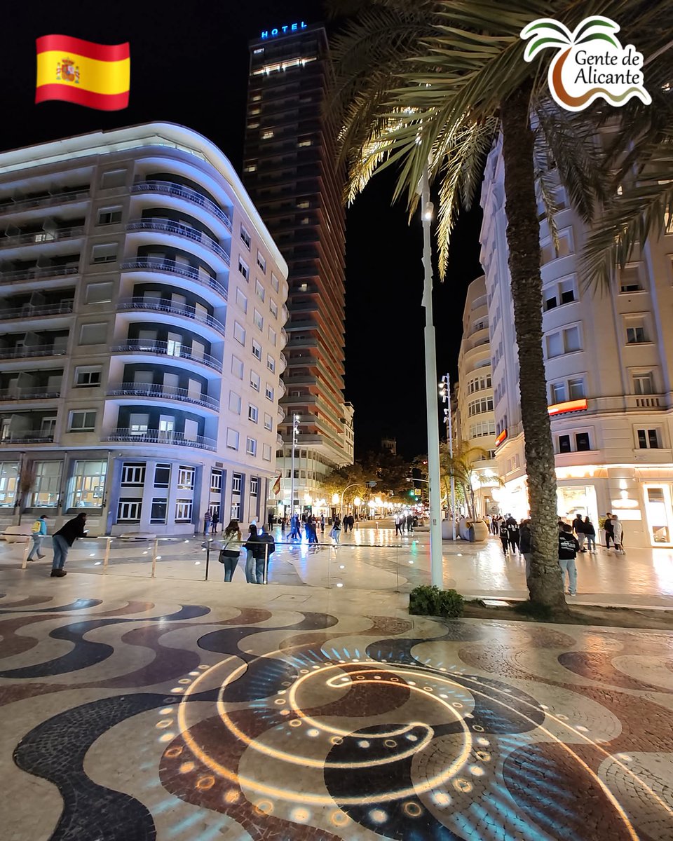 gentedealicante's tweet photo. 📌 Explanada de España 🌴🇪🇦🌴🩵
Buenas noches #GentedeAlicante 😍🌴🇪🇦
Hoy Cambio de hora de las 03 a las 02.
🌴 Bona Nit Familia! 🥰🤗
.
.
#Alicante #ExplanadadeEspaña #LaMillorTerretadelMón #ProvinciadeAlicante #ComunidadValenciana  #lanuvees #EAlicantinas #spain https://t.co/8weIfWljAS