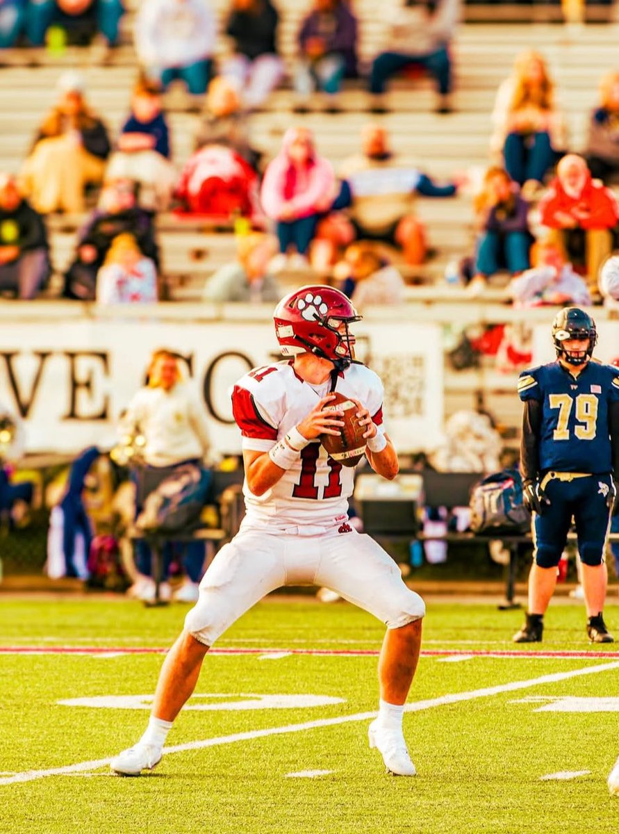 QB_JaceHodges's tweet photo. 6’2 195 lb dual threat QB 
freshman season stats (JV) 
Passing 1393
Rushing 294
13 td passing 
3 rushing 
5-4 record
Ready to work this offseason!
@newark_football https://t.co/xBEdcWMhd5