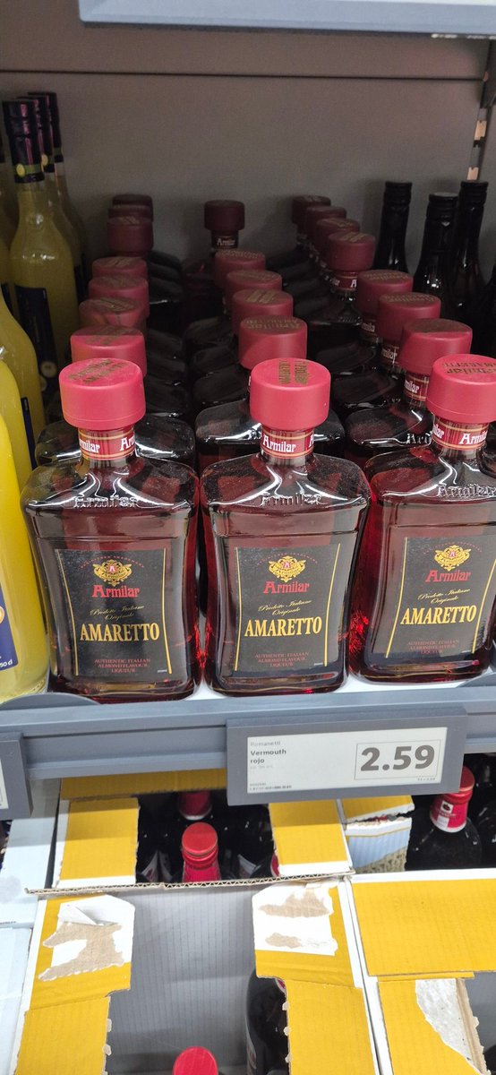 Patrick_Gin's tweet photo. @ctello91 loquete, sé que ha pasado tiempo pero he visto esto y me acorde de ti... Tello, el Amaretto https://t.co/XpOx5OfP8r