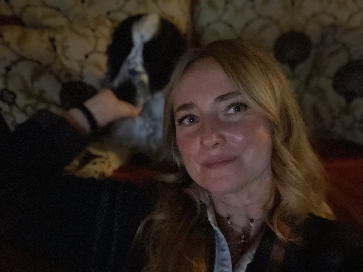 lazycrazygo's tweet image. Perfect Saturday night 🥰