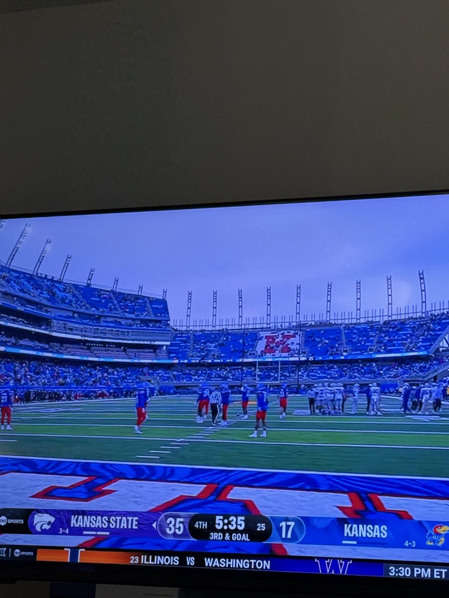 NickellHunter's tweet photo. Just checking in on the sold out crowd? https://t.co/oIqFjqCeSE