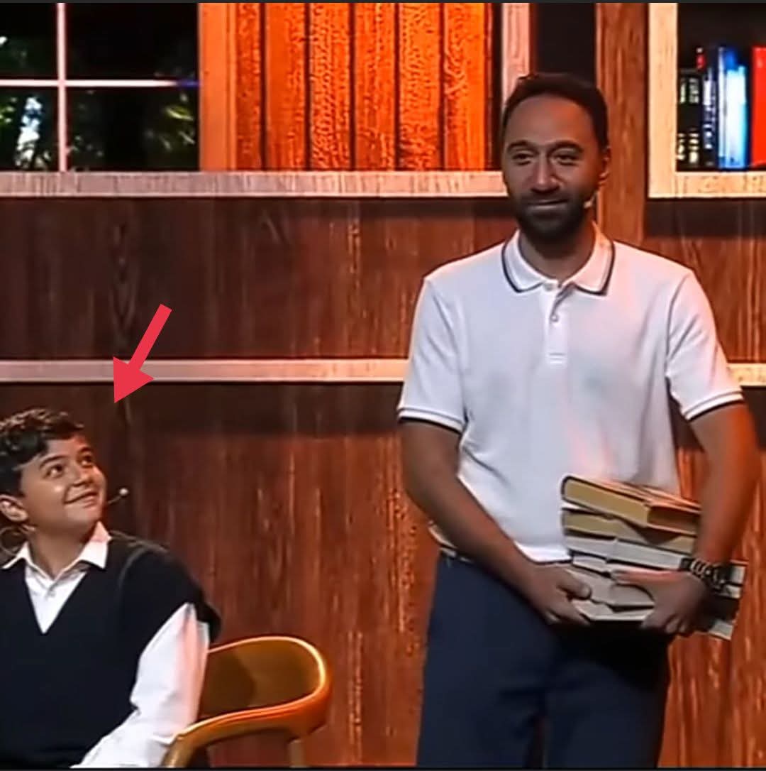 البصة بتاعت الولد دي كلنا عملنا زيها لما #محمد_سلام نور الشاشة من تاني 
القلوب النقية تأتي أولاً ❤️❤️