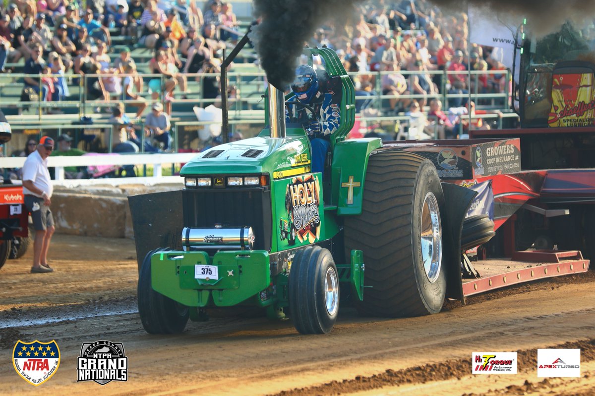 NTPApull's tweet photo. Super Farms storming down the Meade County Fair track! ⛈️ 🚜 💨 #superfarm #brandenburgKY https://t.co/zBBPrORYTA