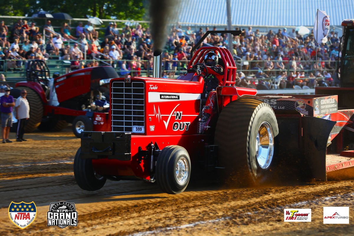 NTPApull's tweet photo. Super Farms storming down the Meade County Fair track! ⛈️ 🚜 💨 #superfarm #brandenburgKY https://t.co/zBBPrORYTA