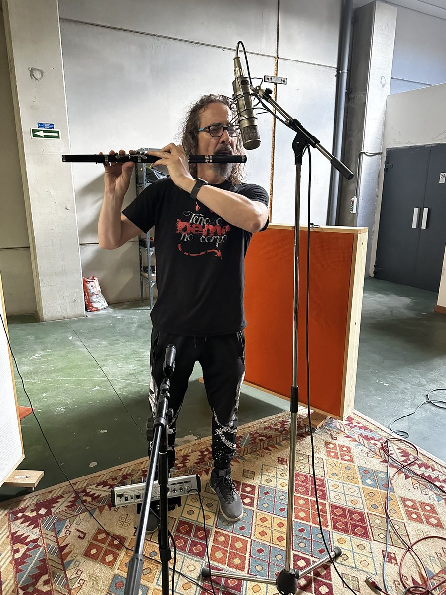 TaranusOficial's tweet photo. Escuchar les melodies que van llevanos en menos d’una selmana a Samain, la nueche d’ánimes.
Y escuchales del nuesu gaiteru, Fran Álvarez, que coles sos gaites y flautes nos guiará fasta la nueche del 31 d’ochobre, onde taréis…
ENTE LLOBOS. 🐺✨ https://t.co/G0JgoszvT9
