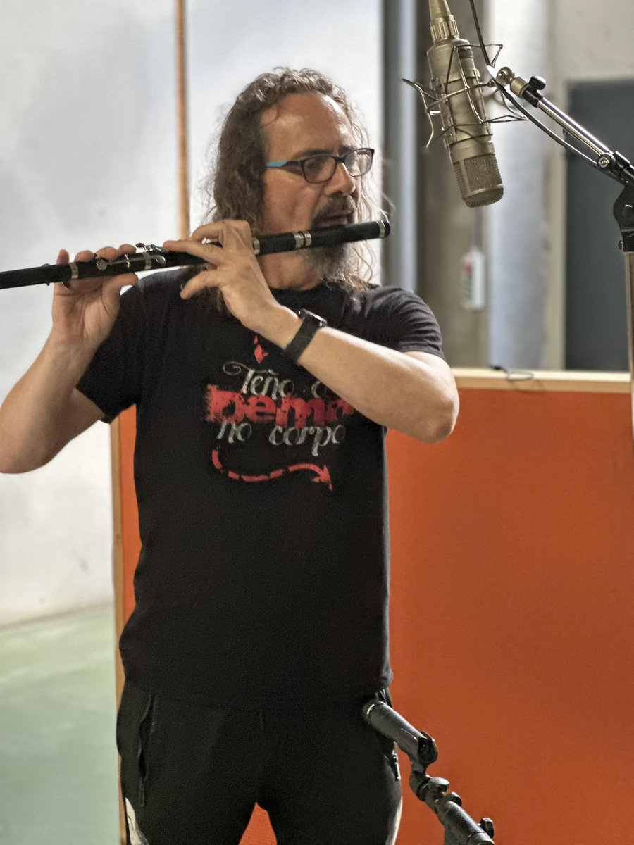 TaranusOficial's tweet photo. Escuchar les melodies que van llevanos en menos d’una selmana a Samain, la nueche d’ánimes.
Y escuchales del nuesu gaiteru, Fran Álvarez, que coles sos gaites y flautes nos guiará fasta la nueche del 31 d’ochobre, onde taréis…
ENTE LLOBOS. 🐺✨ https://t.co/G0JgoszvT9