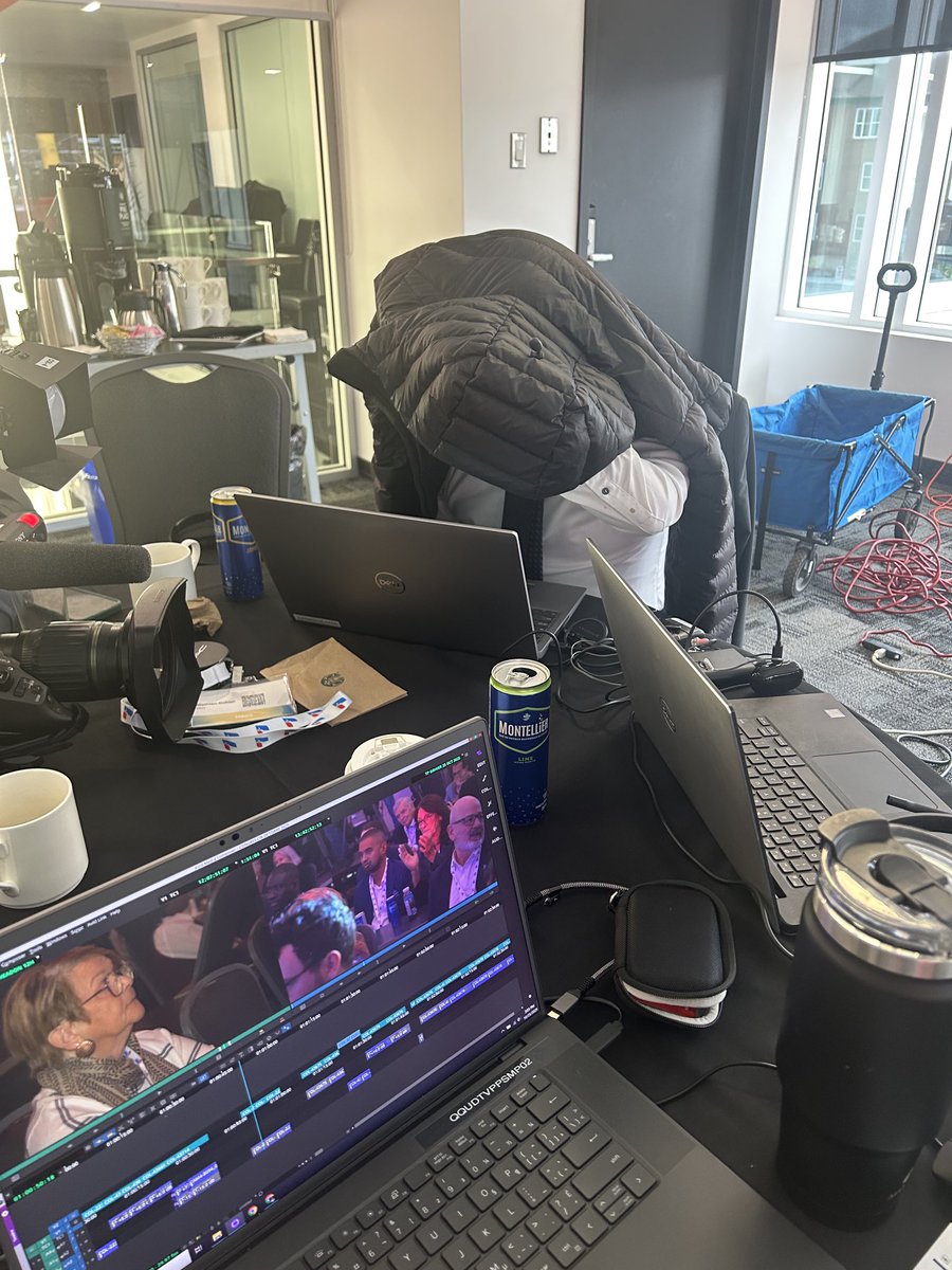 SebBovetSRC's tweet image. Conseil général PLQ

⁦@MathieuGohier⁩ au travail pour enregistrer la voix de son reportage!

#polqc #polcan