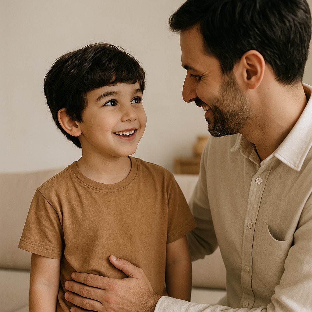 لما تنادي ابنك بلقبه المفضل، تحرك انتباهه وتقرّبه منك أكثر. 
اسأله وش اللقب اللي يحب يسمعه منك وثبّته بكل موقف. 
قبل ما تطلب منه شي ناده باللقب اللي يحب وخل صوتك فيه ود. 
ولا تستخدم ألقاب ساخرة أو مهينة، لأنها تجرح أكثر مما تضحك.