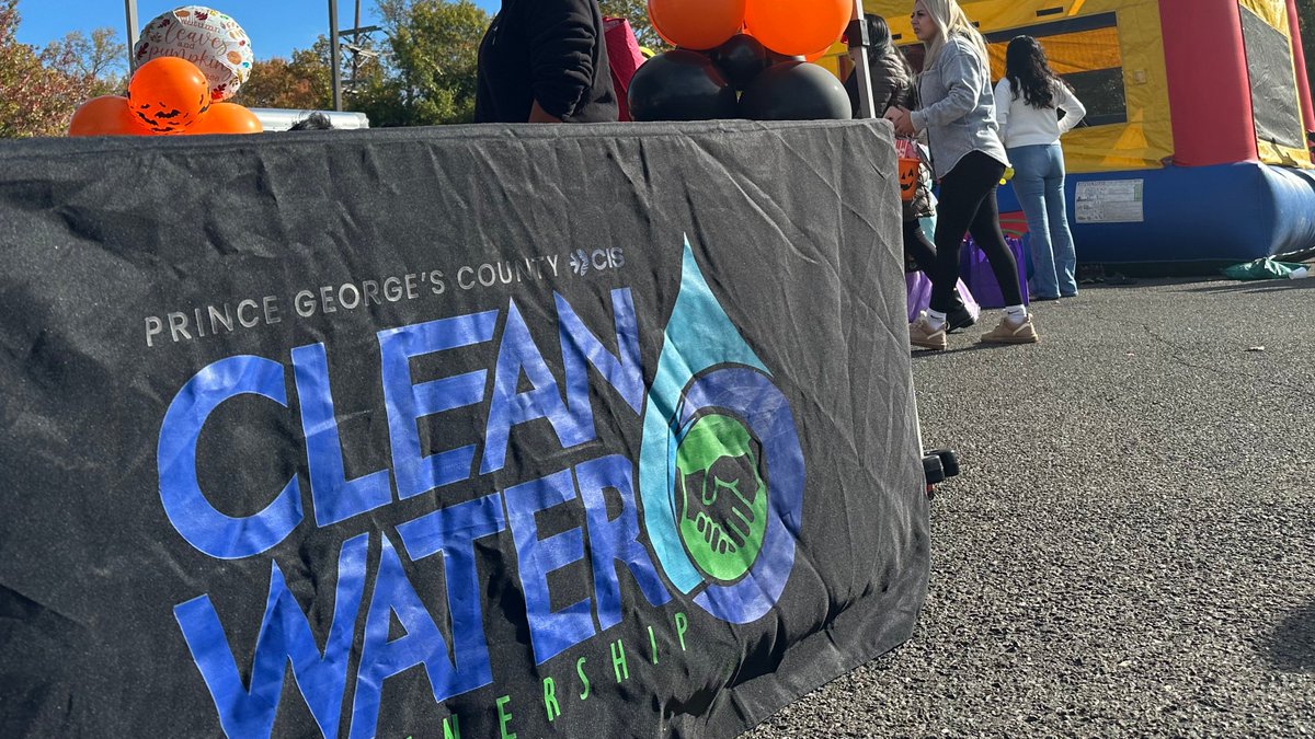 pam4pgcps's tweet photo. 🌱♻️💧PGC Clean &amp; Green: Elevate the Scene Day!  Thank you to @PGCCWP for hosting  Stormwater Fest at @RosaParks_PGCPS!

💉Thank you Principal Hester &amp; the parent engagement &amp; Community Schools team for a day of family health resources! 💉🍎

#BlueprintInAction @pgcps #PGCPSGreen https://t.co/eZZ42KvVVc
